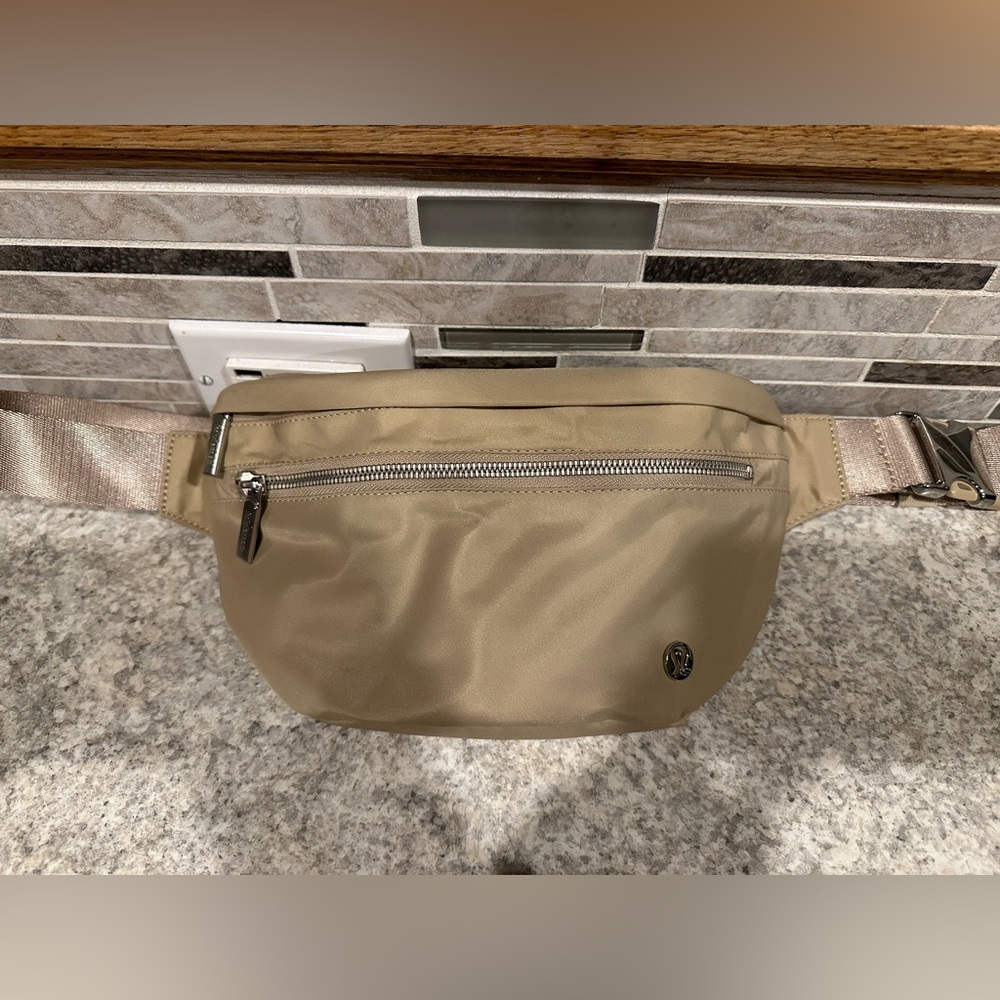 Lululemon City Adventurer Belt Bag 2.5 L Trench